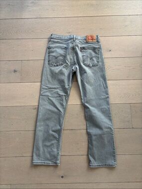 Cropped grey Levi’s